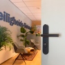 Hoppe Amsterdam veiligheidsbeslag kruk/kruk - PC55 - met kerntrekbeveiliging zwart (afgerond) - SKG*** Hoppe Amsterdam veiligheidsbeslag kruk/kruk - PC55 - met kerntrekbeveiliging zwart (afgerond) - SKG***