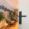 Hoppe Amsterdam veiligheidsbeslag kruk/kruk - PC55 - met kerntrekbeveiliging zwart (rechthoekig) - SKG*** Hoppe Amsterdam veiligheidsbeslag kruk/kruk - PC55 - met kerntrekbeveiliging zwart (rechthoekig) - SKG***